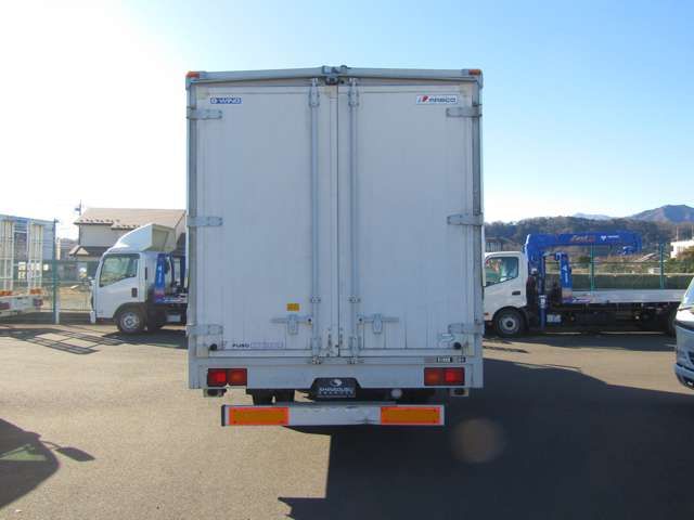 MITSUBISHI FUSOU FIGHTER 2005 Image 31