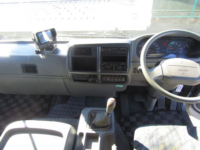 MITSUBISHI FUSOU FIGHTER 2005 Image 31