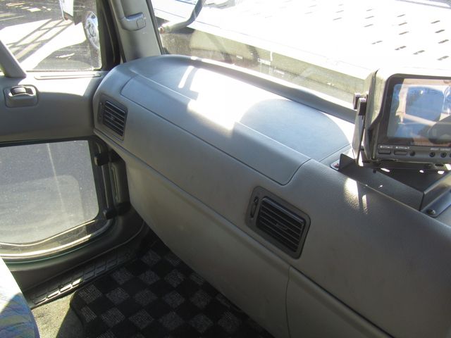 MITSUBISHI FUSOU FIGHTER 2005 Image 31