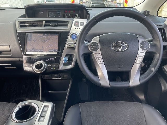 TOYOTA PRIUS ALPHA 2015 Image 31