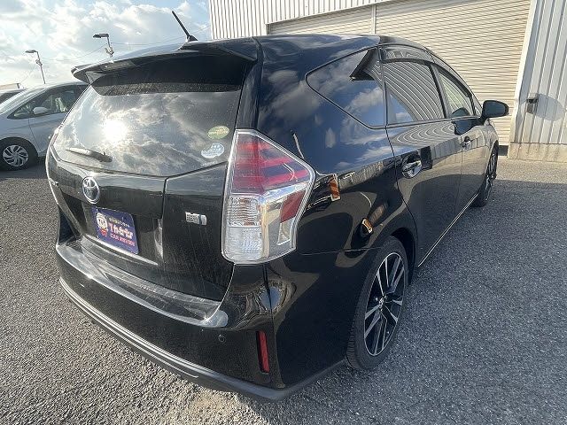 TOYOTA PRIUS ALPHA 2015 Image 31