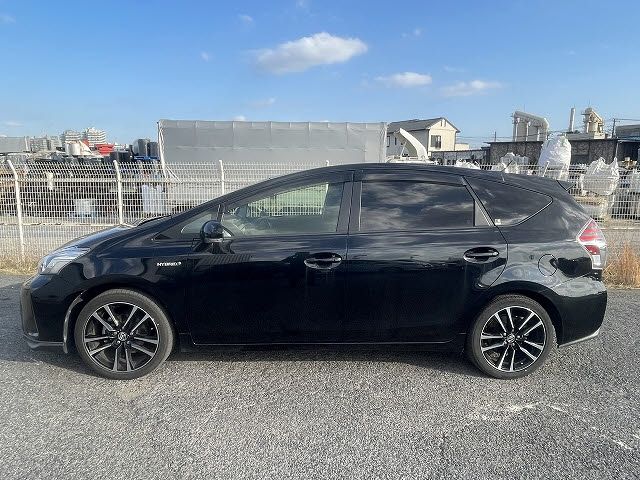 TOYOTA PRIUS ALPHA 2015 Image 31