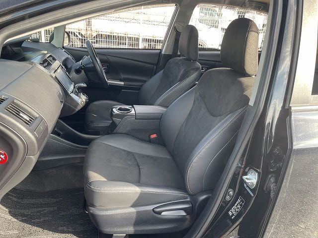 TOYOTA PRIUS ALPHA 2015 Image 31