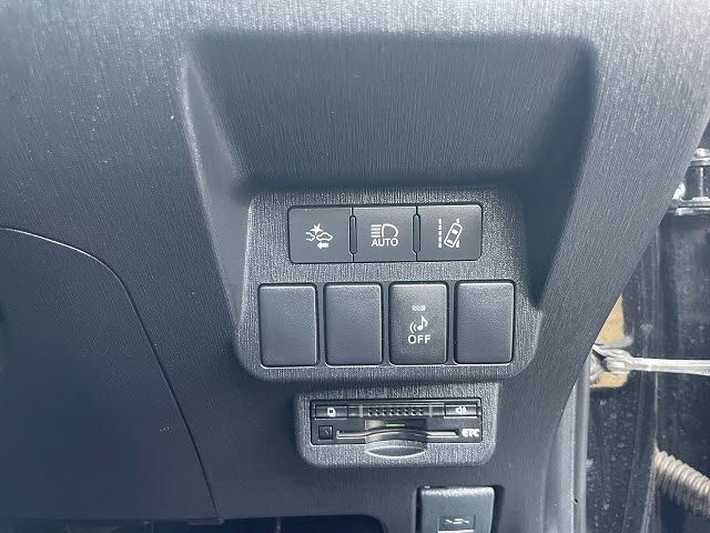 TOYOTA PRIUS ALPHA 2015 Image 31