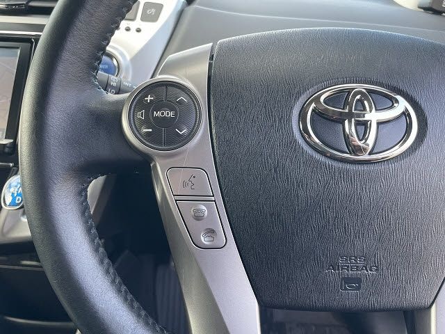 TOYOTA PRIUS ALPHA 2015 Image 31