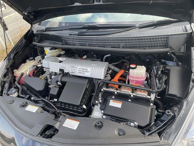 TOYOTA PRIUS ALPHA 2015 Image 31