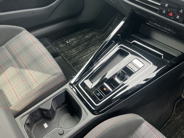 VOLKSWAGEN GOLF GTI 2022 Image 31