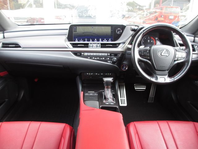 TOYOTA LEXUS ES300H 2019 Image 31