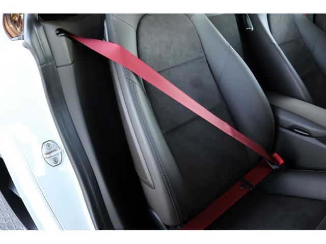 PORSCHE 718CAYMAN 2018 Image 31