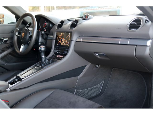 PORSCHE 718CAYMAN 2018 Image 31