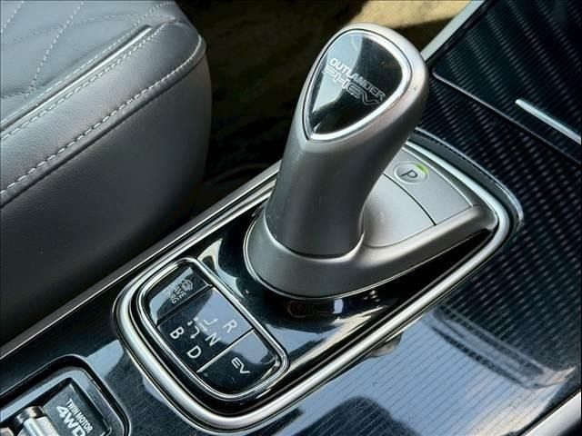 MITSUBISHI OUTLANDER PHEV 2018 Image 31