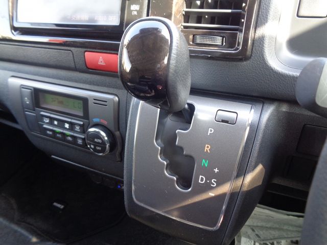 TOYOTA HIACE VAN 2WD 2018 Image 31