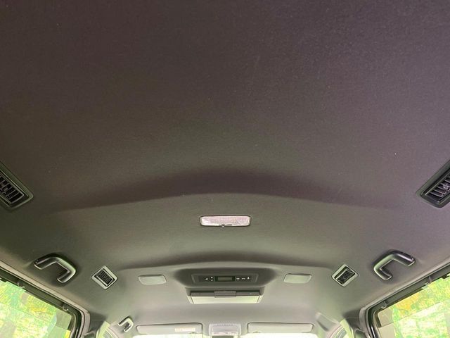 TOYOTA VOXY HYBRID 2019 Image 31