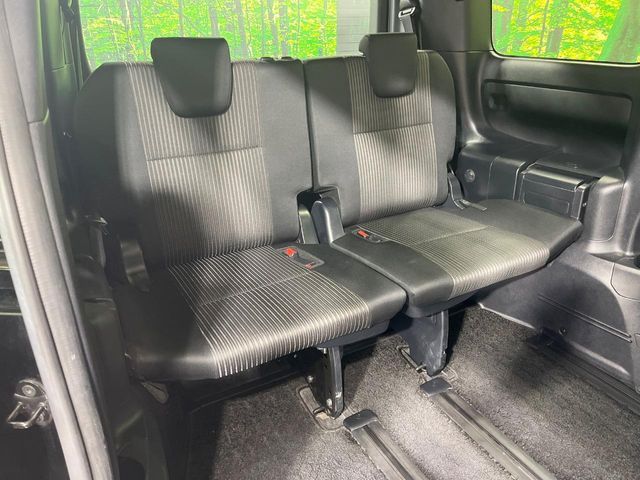 TOYOTA VOXY HYBRID 2019 Image 31