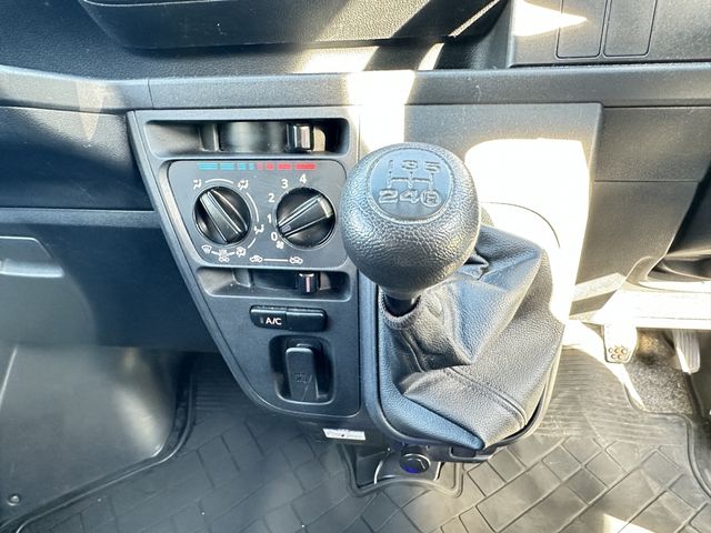 DAIHATSU HIJET DECKVAN 2018 Image 31