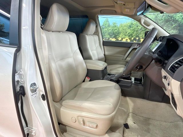TOYOTA LANDCRUISER PRADO 2023 Image 31