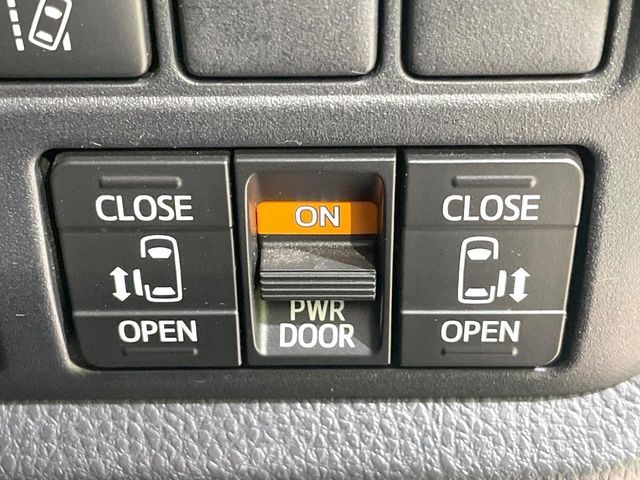 TOYOTA VOXY 2019 Image 31