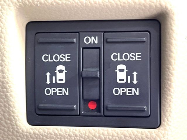 HONDA N BOX 2017 Image 31