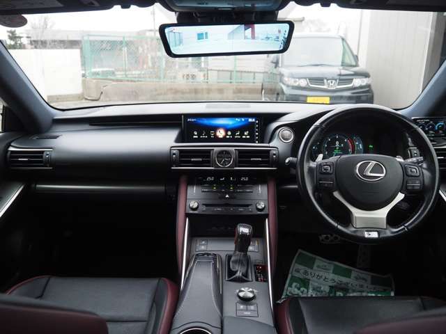 TOYOTA LEXUS IS200T 2016 Image 31