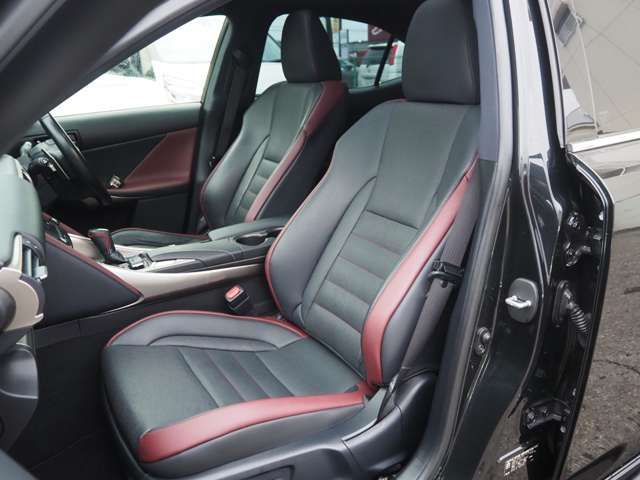 TOYOTA LEXUS IS200T 2016 Image 31