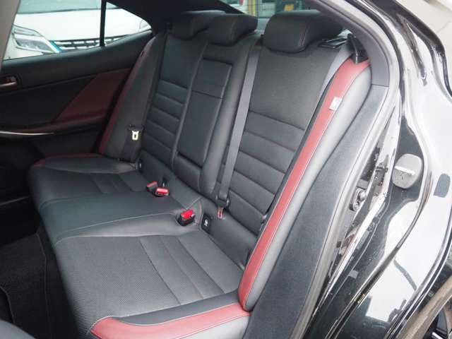 TOYOTA LEXUS IS200T 2016 Image 31