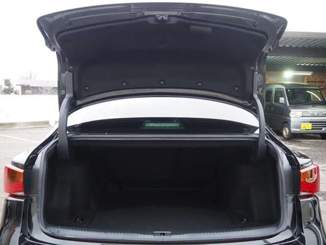 TOYOTA LEXUS IS200T 2016 Image 31