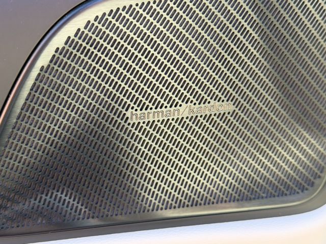 VOLVO V60 2023 Image 31