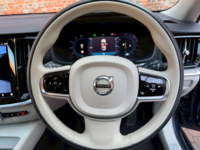 VOLVO V60 2023 Image 31