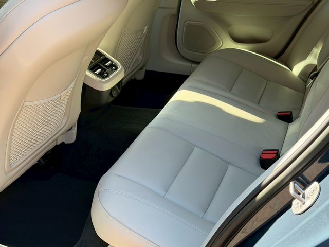 VOLVO V60 2023 Image 31