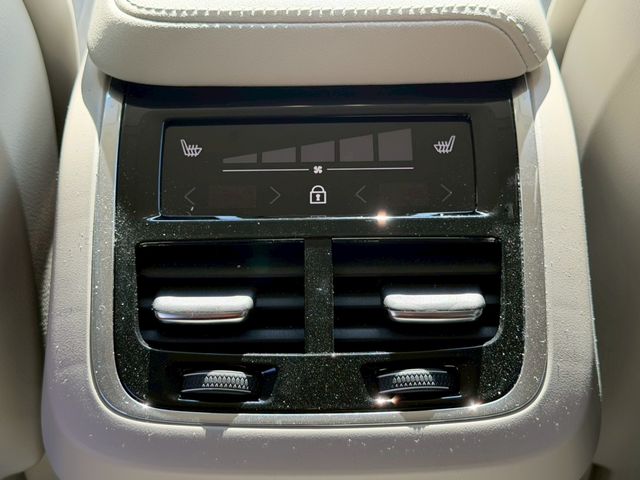 VOLVO V60 2023 Image 31