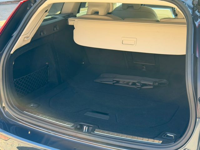 VOLVO V60 2023 Image 31