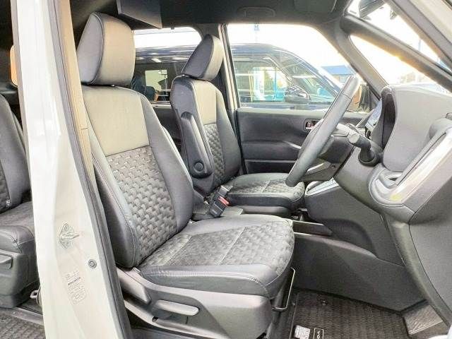 TOYOTA VOXY HYBRID 2023 Image 31