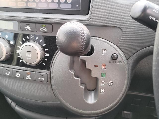 TOYOTA SIENTA 2013 Image 31