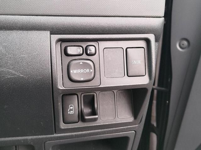 TOYOTA SIENTA 2013 Image 31