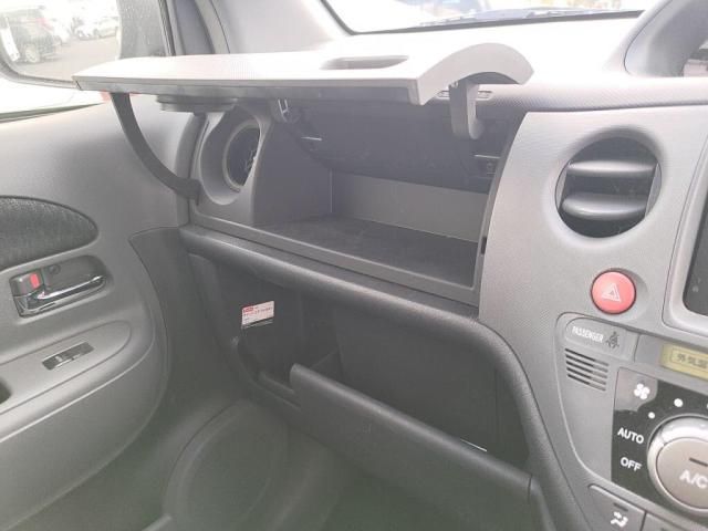 TOYOTA SIENTA 2013 Image 31