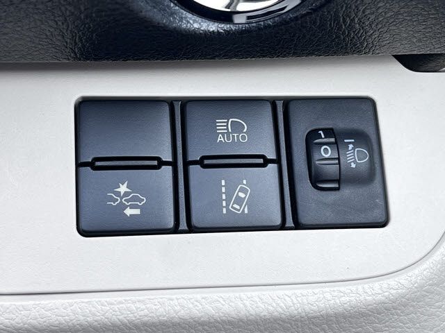 TOYOTA SIENTA 2015 Image 31