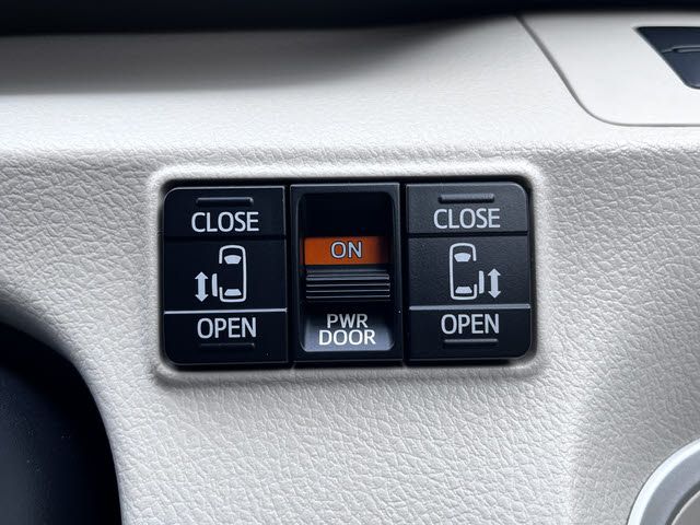 TOYOTA SIENTA 2015 Image 31