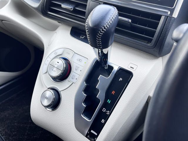 TOYOTA SIENTA 2015 Image 31