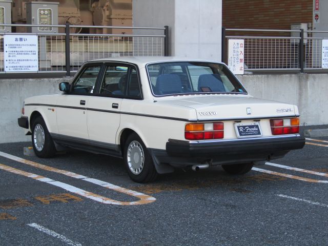 VOLVO 240 SEDAN 1989 Image 31