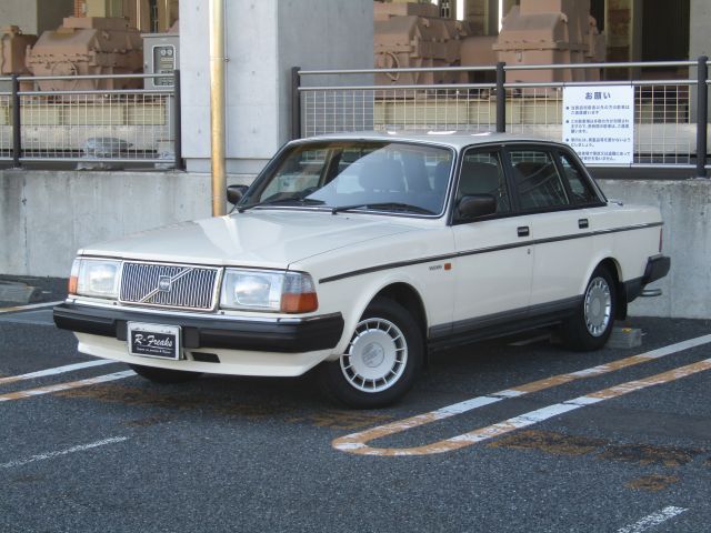 VOLVO 240 SEDAN 1989 Image 31