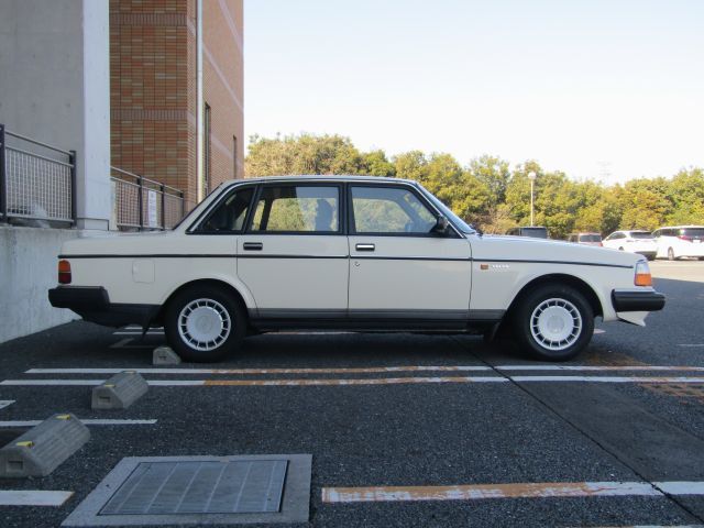 VOLVO 240 SEDAN 1989 Image 31