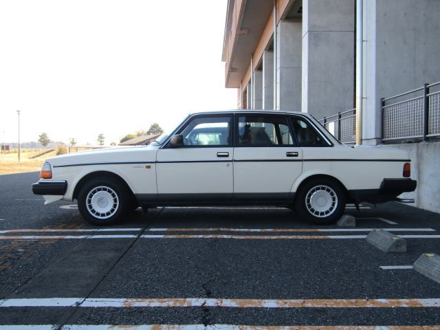 VOLVO 240 SEDAN 1989 Image 31