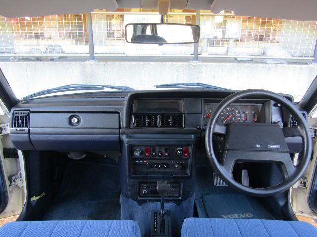 VOLVO 240 SEDAN 1989 Image 31