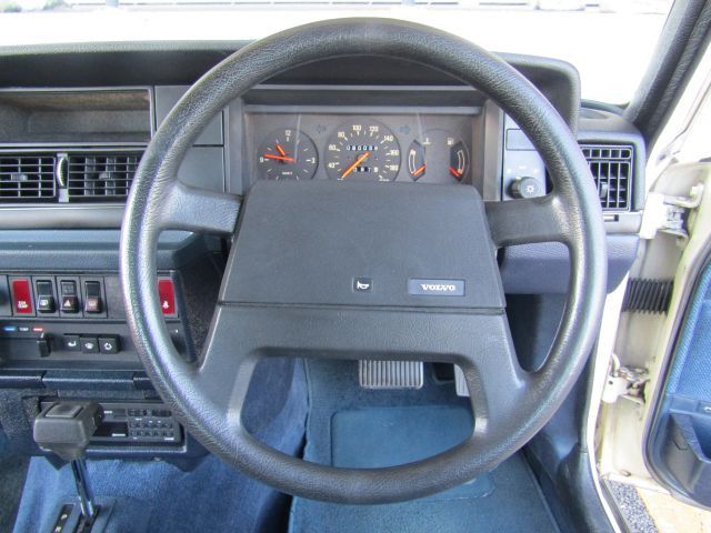 VOLVO 240 SEDAN 1989 Image 31