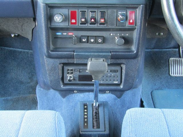 VOLVO 240 SEDAN 1989 Image 31