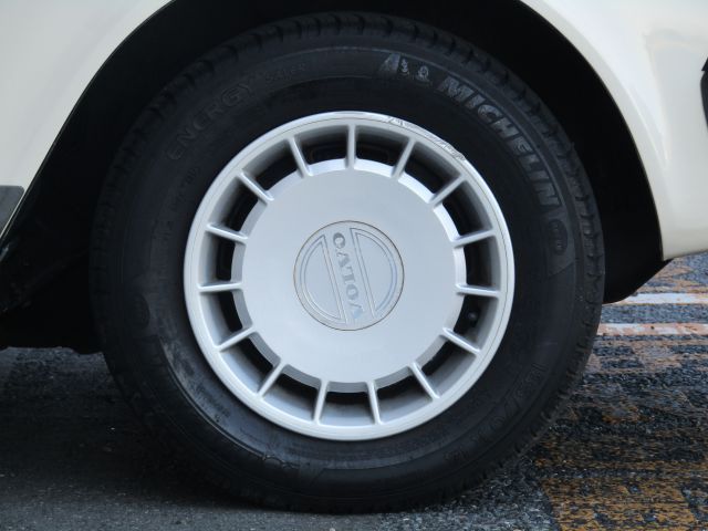 VOLVO 240 SEDAN 1989 Image 31