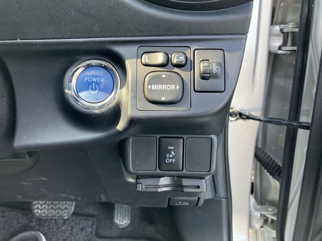 TOYOTA AQUA 2013 Image 31