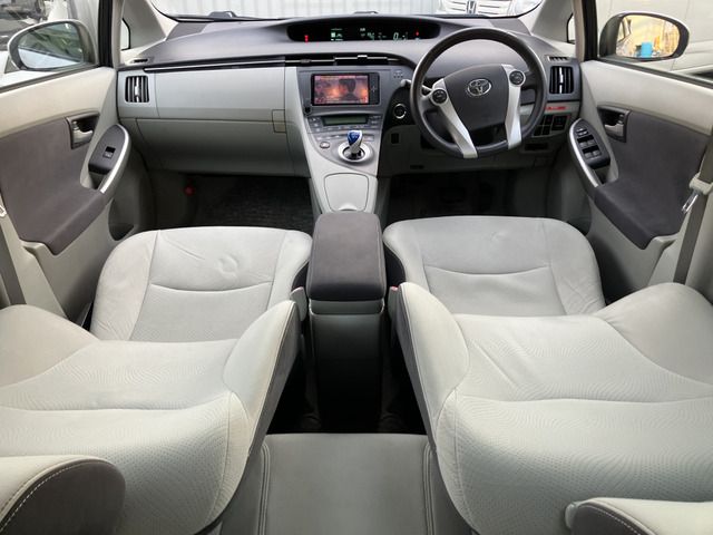 TOYOTA PRIUS 2011 Image 31