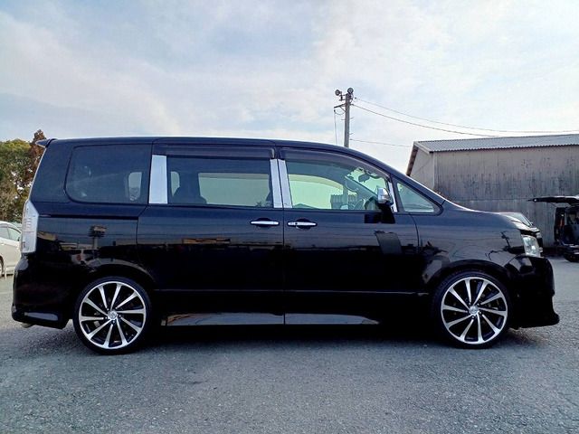 TOYOTA VOXY 2009 Image 31