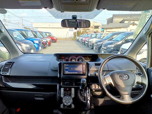 TOYOTA VOXY 2009 Image 31